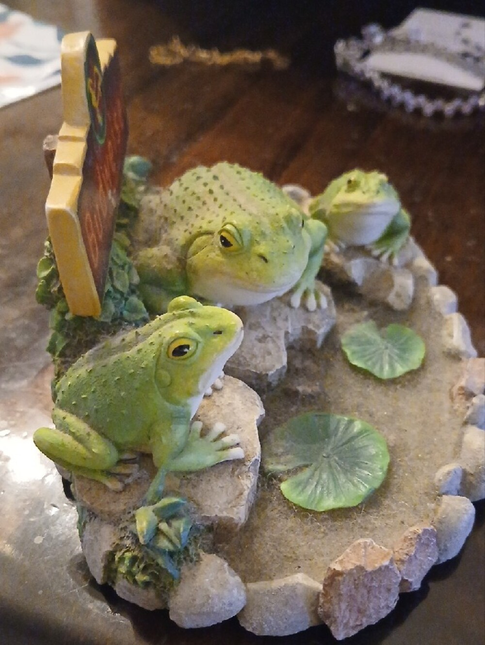 Budweiser Green Frog Pond Habitat Accent with Red Logo Great For Man Cave - Picture 5 of 8